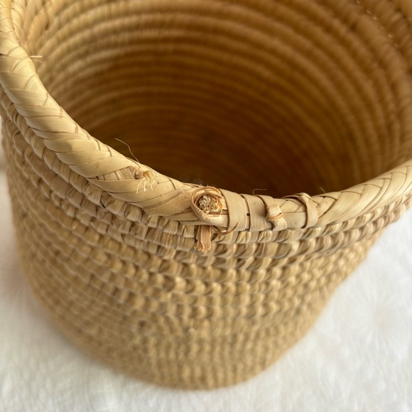 Handcrafted Woven Basket with Lid - Picture 5 of 7
